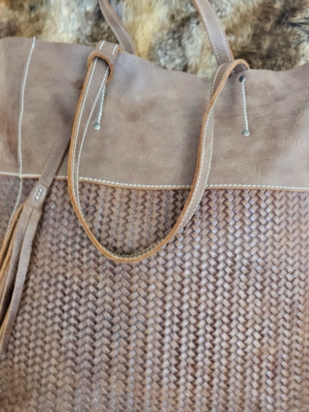❌ SOLD ❌ ROOTS Woven Leather Tote Bag in Cognac Brown - Picture 2 of 8